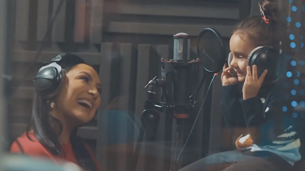 Andra, primul cântec de Crăciun lansat împreună cu fiica ei. Eva a moștenit talentul îndrăgitei artiste, iar versurile colindului sunt emoționante