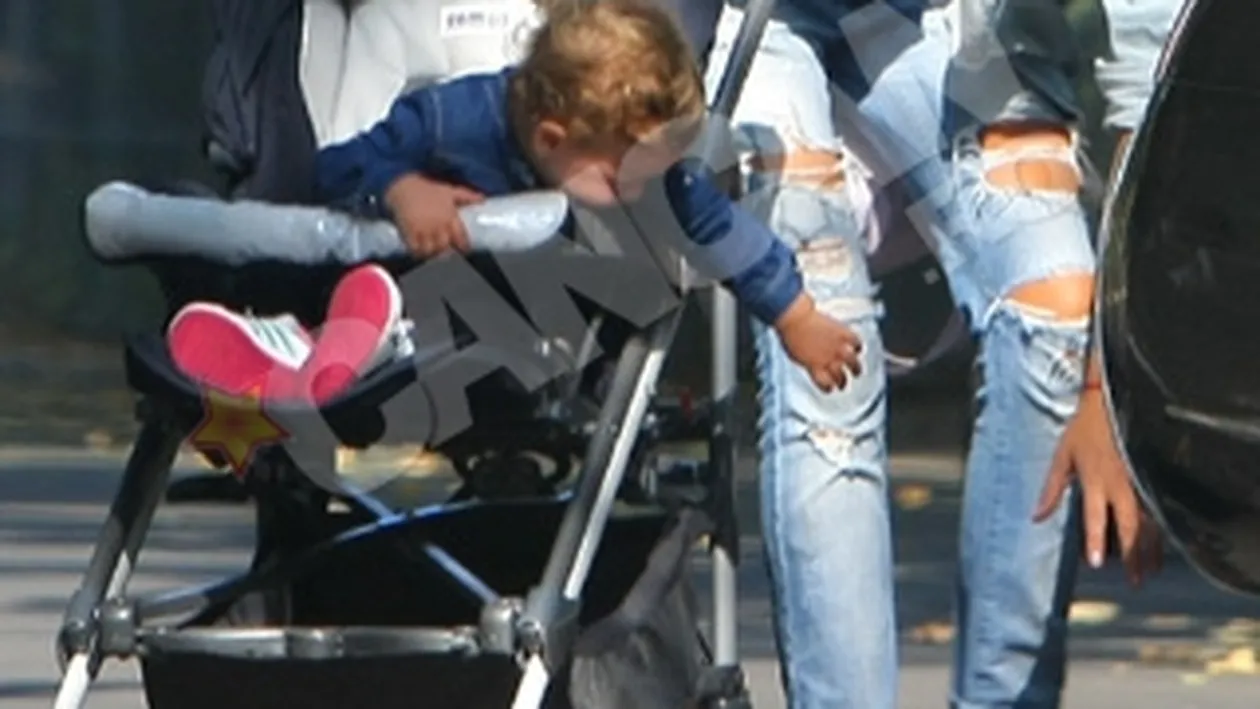 Antonia si-a prezentat familia paparazzilor