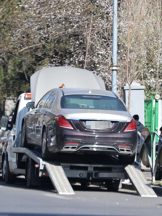 Maybach-ul lui Diaconescu va ajunge, în curând, la service (Foto: CANCAN.RO)