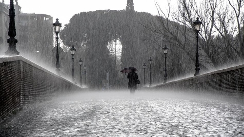 Prognoza meteo 11 mai: Va ploua în toată țara! Maxime de 28 de grade