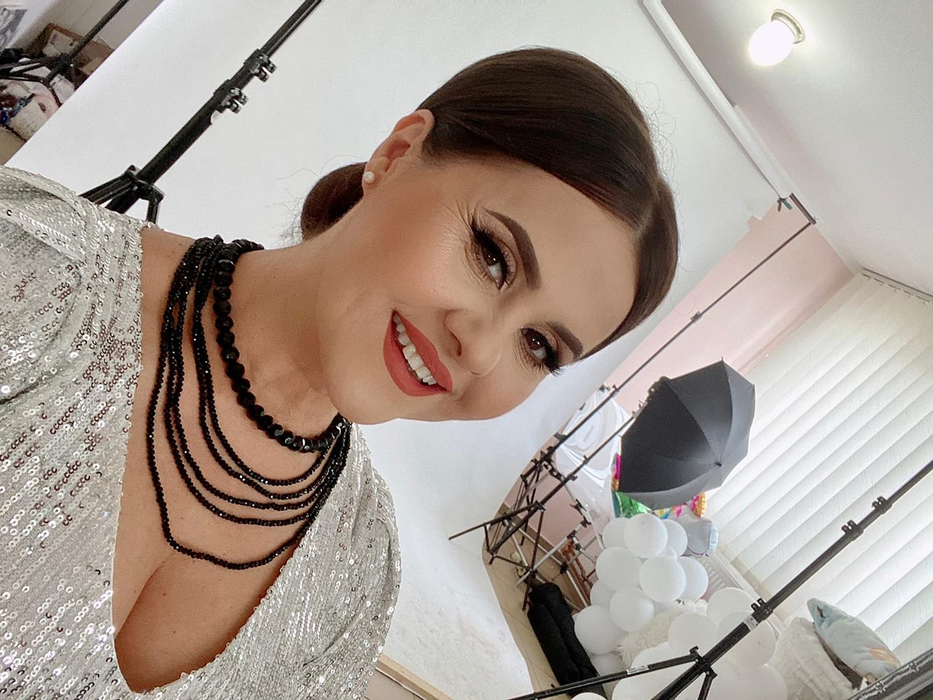 Niculina Stoican, criticată aspru de fani! Vedeta a fost acuzată că a exagerat cu botoxul. „Doamne, cum se distrug toate”