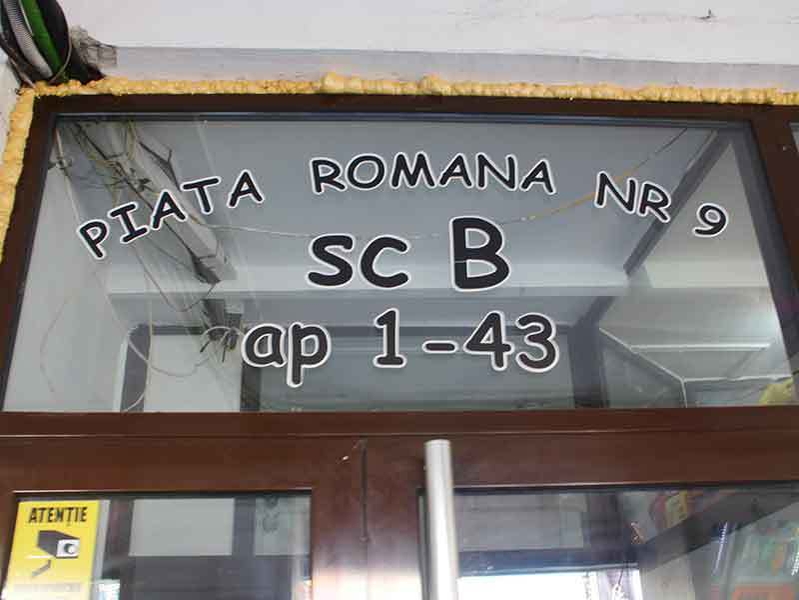Blocul-vedetă din Piaţa Romană s-a transformat într-un câmp de război