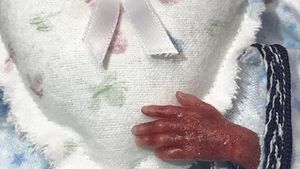 Imaginile durerii fără margini.Un fotbalist cunoscut şi-a pozat fiul mort la scurt timp după naştere. Soţia lui, îngenuncheată de suferinţă: "Am luptat, dar Dumnezeu a avut alte planuri pentru noi"
