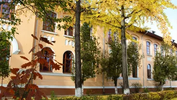 VIDEO. Protest inedit la Târgoviște: Elevii cer să fie reangajat paznicul care îi lăsa să iasă din liceu în timpul orelor