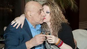 "E penibil" Viorel Lis, fotografiat de Oana intr-o ipostaza JENANTA! Toti au ras cand l-au vazut asa