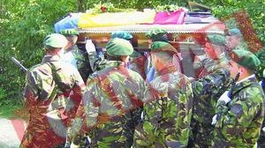 Sute de oameni la inmormantarea soldatului ucis in Afganistan
