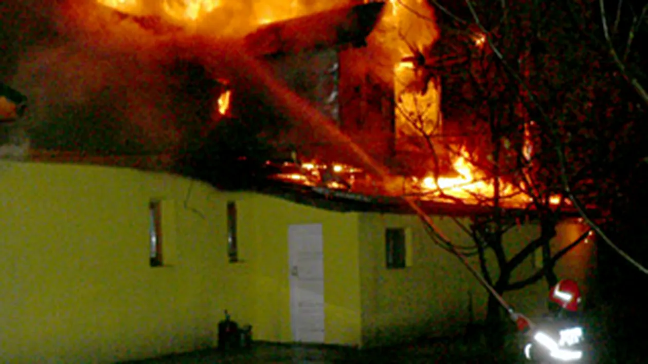 Un incendiu a facut scrum o sala de concerte din Sibiu!