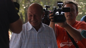 Traian Basescu a venit intr-un suflet la spital! A plecat de urgenta de la Vila Lac pentru a-si vedea nepotica, dar si fiica