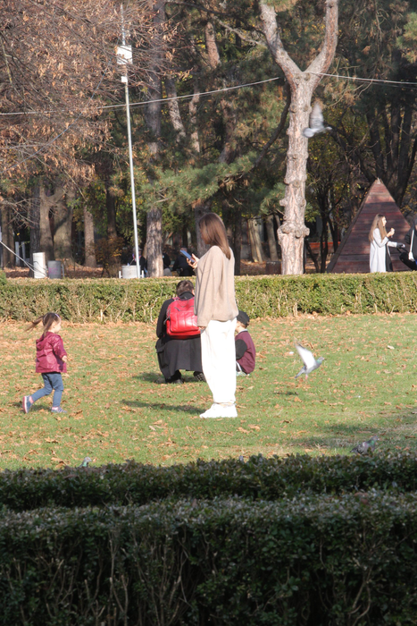 Raluka a ieșit în parc alături de apropiați