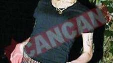 I-a cinstit cu vodca pe paparazzi