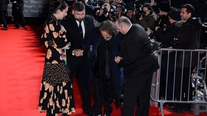 Intrare spectaculoasă a lui Al Pacino pe covorul roșu: s-a prăvălit pe covorul roșu, în fața unei săli pline! Ce reacție a avut iubita lui
