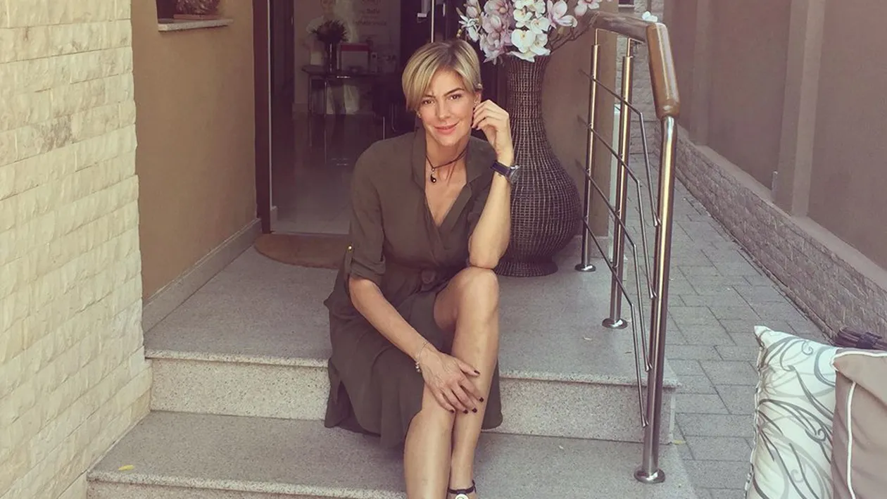 ROXANA CIUHULESCU, un nou iubit, la nici două luni de la divorţ! Vedeta l-a arătat tuturor:,,Mă merită‘’