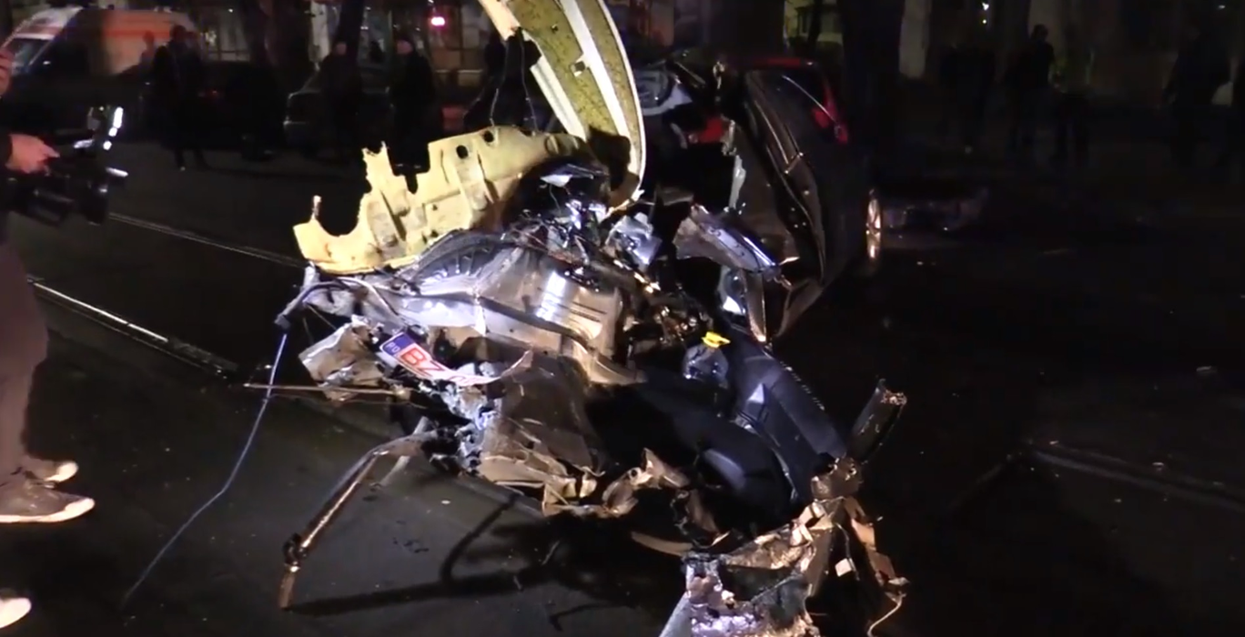 Accident înfiorător în Brăila. Șoferul unui BMW, proiectat pe șosea după ce a pierdut controlul volanului și a făcut prăpăd. Bărbatul de 23 de ani, în comă la spital