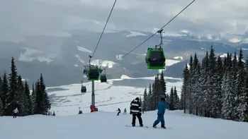 Stațiunea din România care a rămas fără locuri libere. Turiștii au umplut pârtiile și camerele până aproape de 100%