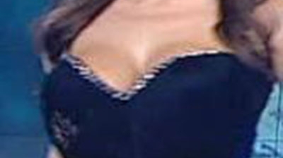 Nu o sa iti vina sa crezi cine vrea sa isi mareasca sanii! Crezi ca are nevoie de o astfel de interventie?
