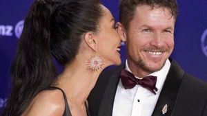 Mihaela către Felix Baumgartner: ”Ia-mă odată de soţie!”