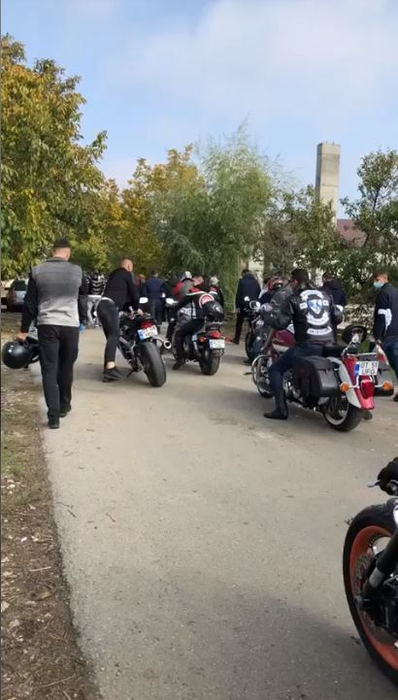 Adolescentul mort în cursa cu motocicletele a fost condus pe ultimul drum de zeci de motocicliști. Imagini cu un puternic impact emoțional | VIDEO