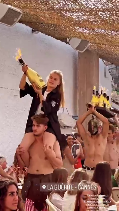Distracția a fost maximă la Saint Tropez, unde Adina a făcut show (Foto: Instagram)