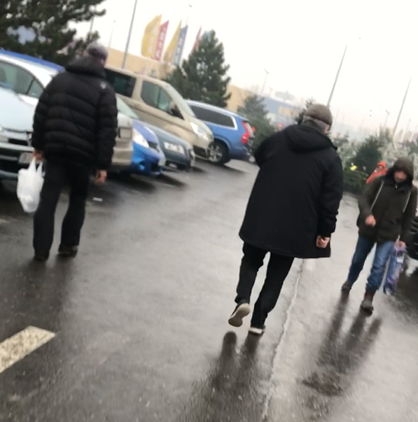 Au căutat amândoi mașina