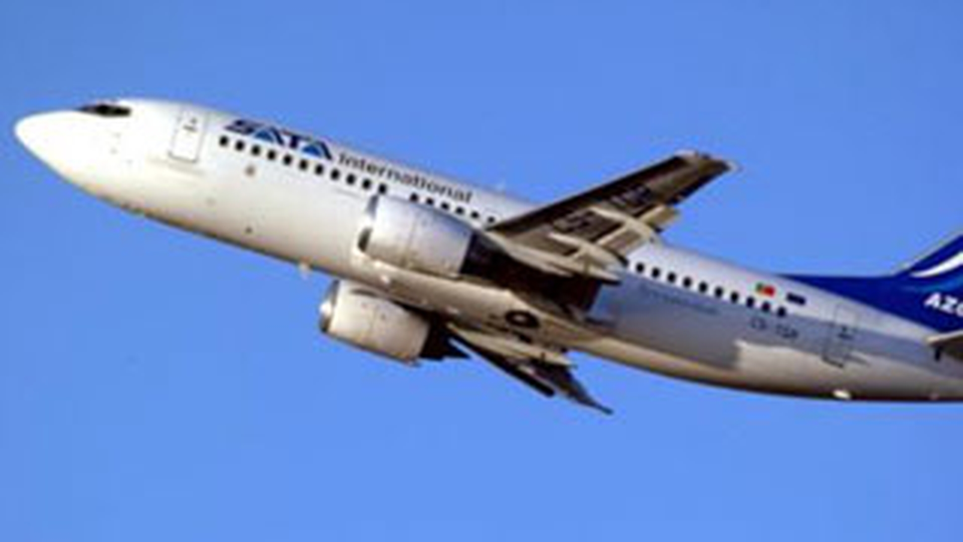 Panica in centrul Capitalei! Un avion cu pasageri "a luat-o" prin Dorobanti la joasa altitudine