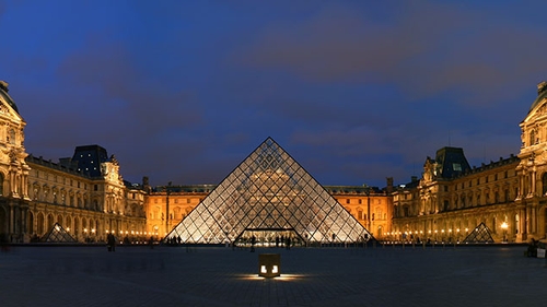 Capricii de vedete! Au inchiriat palatul Louvre doar pentru ei