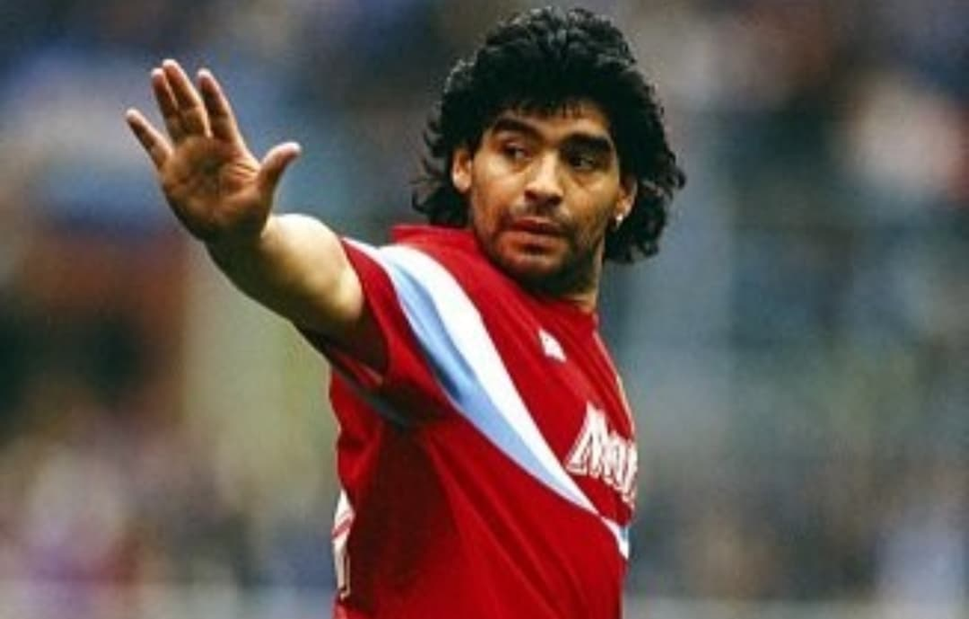 Doi ani de la moartea lui Diego Maradona, unul dintre cei mai mari fotbaliști din istorie. “Este ciudat să nu îl vedem în tribună”