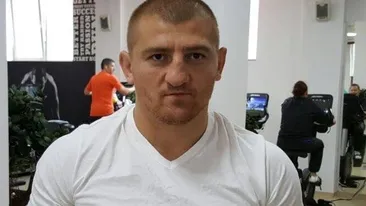 Cătălin Moroşanu a pus regimul de sportiv în cui şi a sărbătorit Crăciunul româneşte! Luptătorul a băut şi a mâncat pe rupte