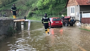 Hidrologii avertizează! Cod portocaliu de inundații pe râuri din 15 județe