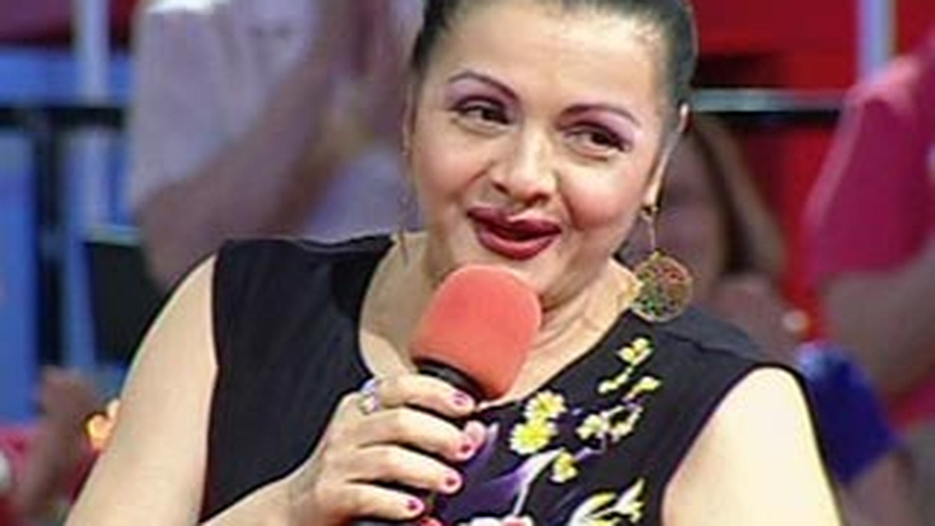 VIDEO Cornelia Catanga socheaza: "M-au facut posta vreo 10 insi! Tata mi-a pus mana pe sani la 17 ani!"