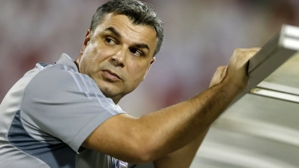 A dat Dubaiul pe Snagov! Ca un adevarat seic, Olaroiu vine la terasa calare pe sute de cai putere!