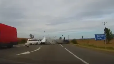 VIDEO. Imagini terifiante. Impactul tragediei de la Pădureni a fost filmat! Patru oameni au murit pe loc