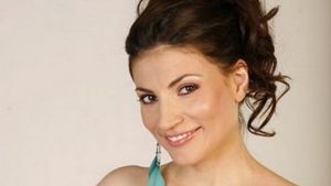 "Concediaza croitoreasa!" Cum a reusit Ioana Ginghina sa-l socheze pe stilist, intr-o rochie prea lunga, cu un decolteu prea inalt