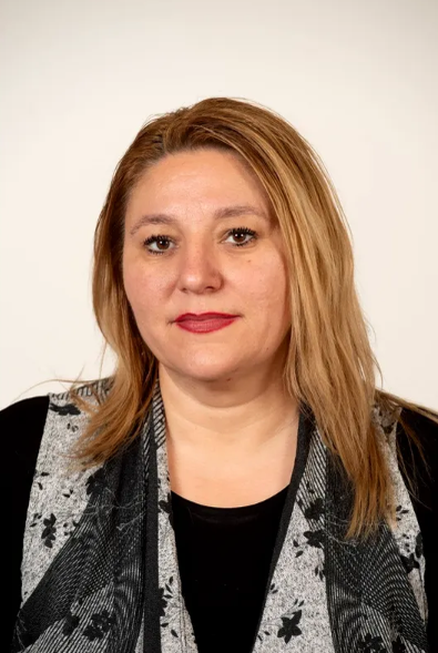 Țara arde și Diana Șoșoacă se ”rupe” în dansuri arăbești. Mișcările demențiale au acaparat publicul
