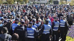 Haos și scandal la Iași! Credincioșii nu au respectat măsurile impuse de pandemie