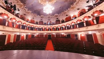 Incident pe scenă la Teatrul Național Iași. Un actor a fost rănit după căderea unui element de decor