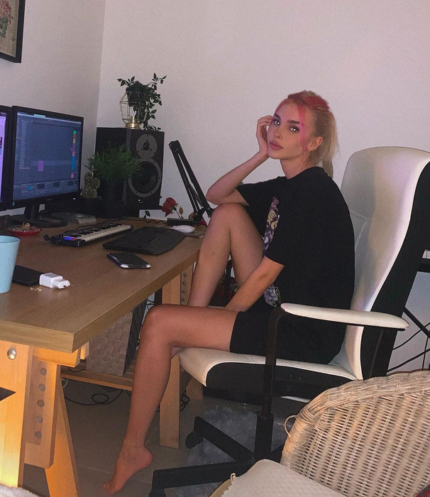 Ce secret ascunde una dintre cele mai frumoase femei de pe Instagram. Nimeni nu ar fi bănuit acest lucru