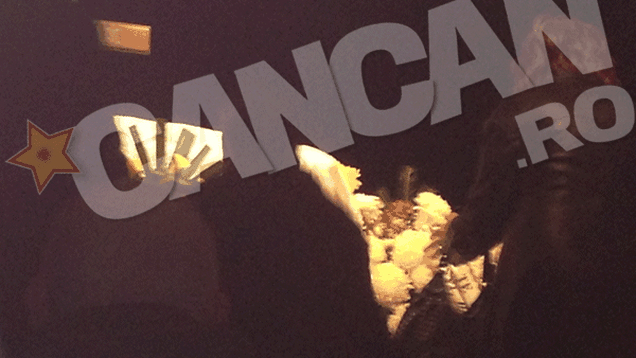 FOTO Iurie Darie poate fi plâns la Teatrul de Comedie. Acolo a fost depus trupul marelui actor