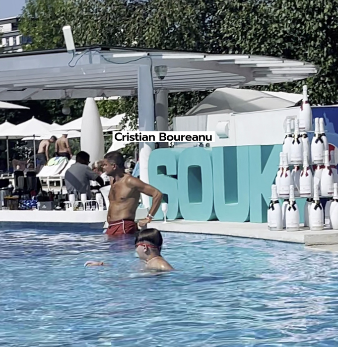 Cristian Boureanu, singur-singurel la piscină