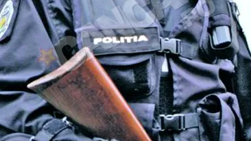 Narcomanii cauta in canalizare drogurile aruncate in timpul descinderilor facute de politie Se scufunda in haznaua blocului dupa heroina