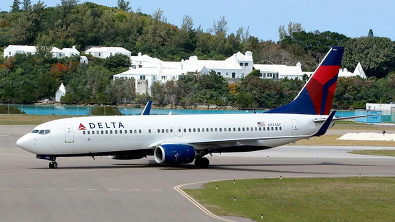 Alerta terorista in SUA! Un avion a fost retinut la sol la Boston, iar un terminal al unui aeroport din New York a fost evacuat