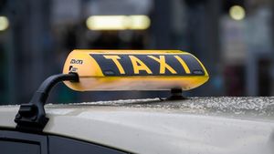 Reacția unui taximetrist care a găsit o borsetă plină cu bani. Ce s-a întâmplat în cele din urmă