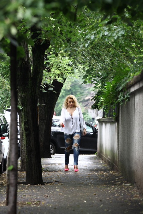 Jasmine nu a renunțat la decolteurile generoase, cu care făcea furori în perioada ei de glorie