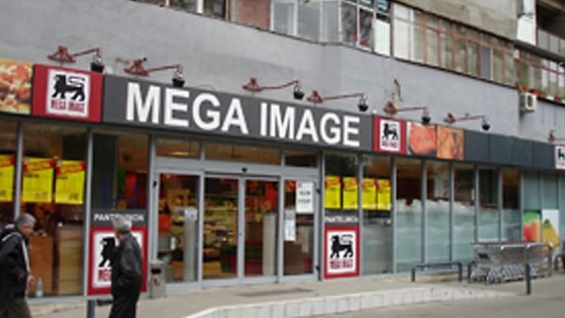 Alertă cu bombă într-un magazin Mega Image! Oamenii au fost evacuaţi de urgenţă