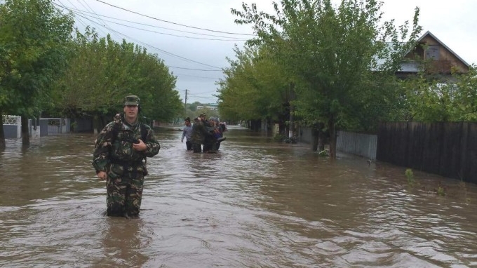 RO Alert - O sută de persoane au fost evacuate în județul Galați, în urma unei viituri. Pompierii intervin de urgență
