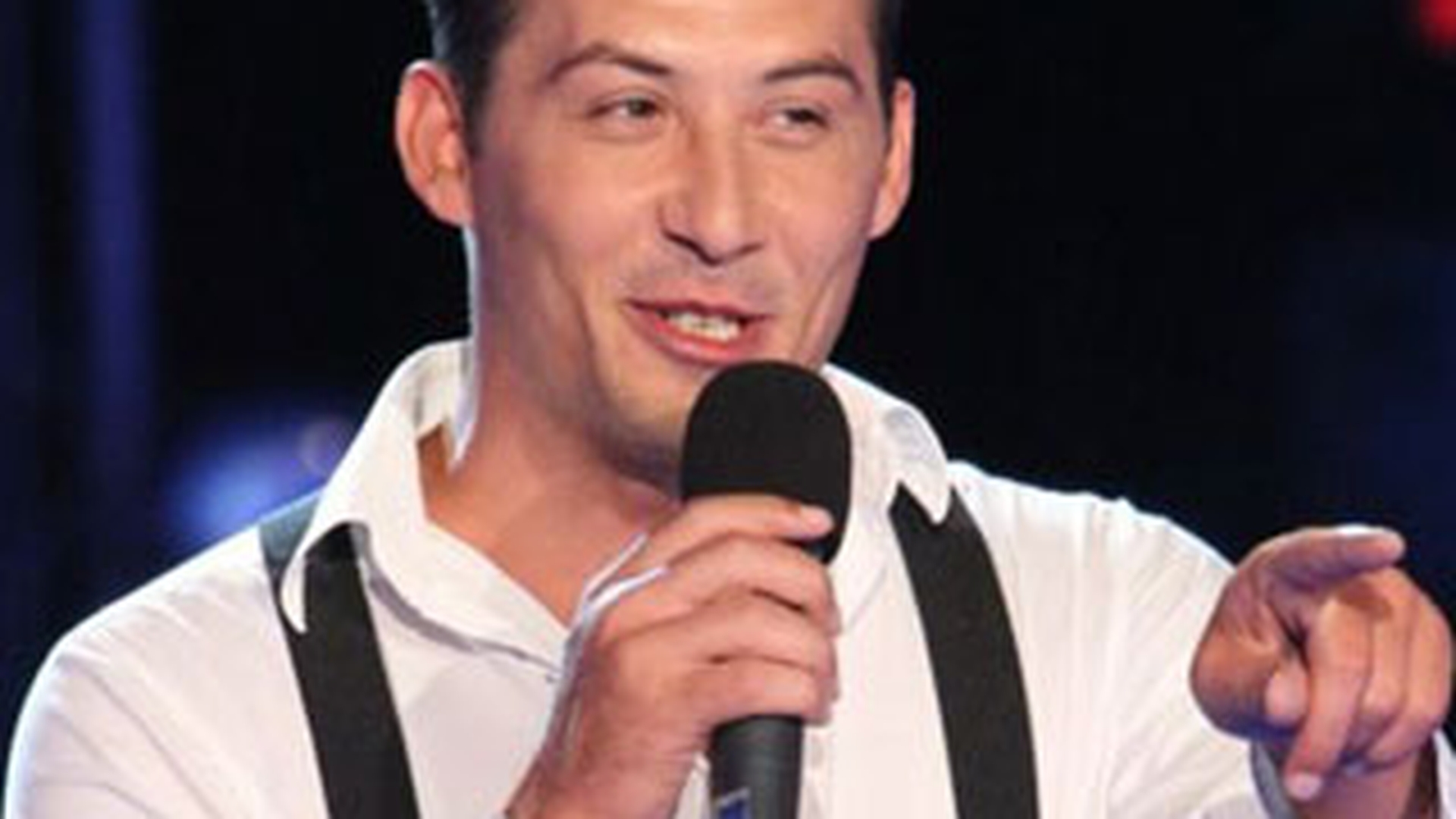 Stefan Stan, concurent la "Vocea Romaniei", are succes si in afara concursului! A cantat intr-un club din Bucuresti