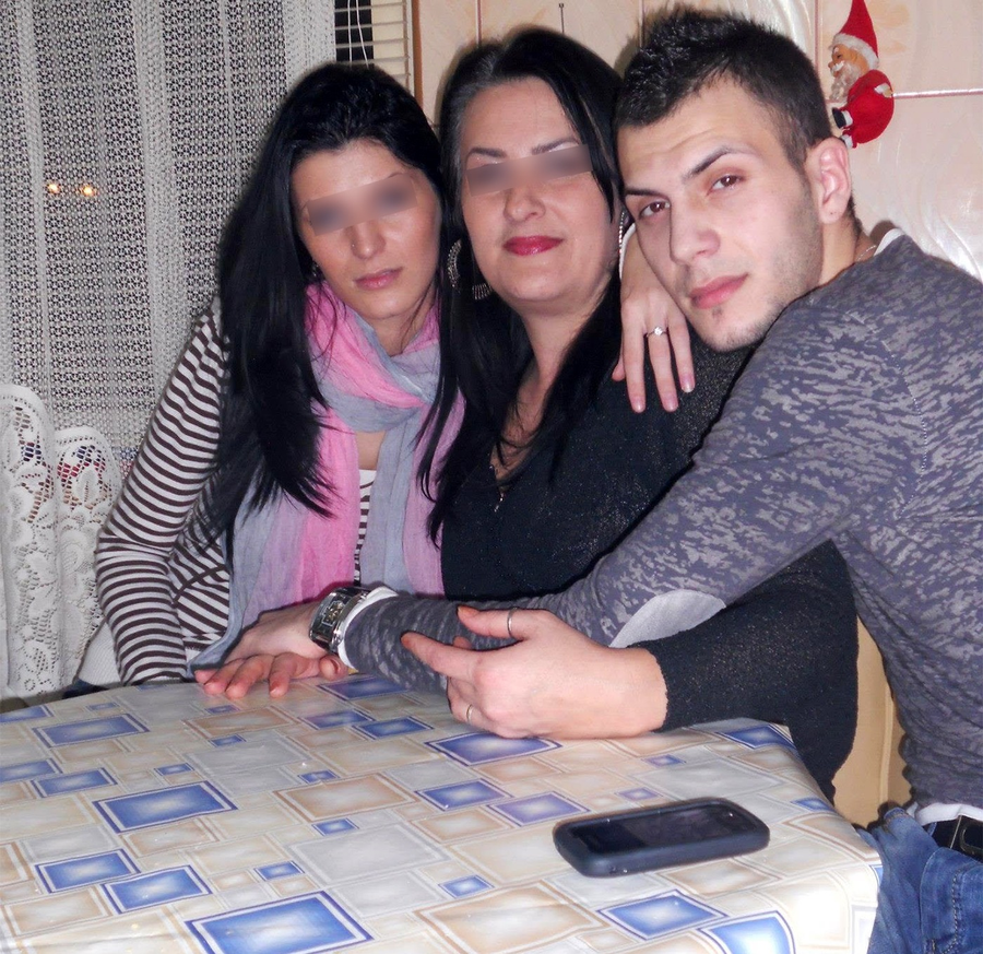 Narcis Bujor cu sora și mama lui/ sursa foto: social media