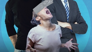 Nadine Vladescu, prezentatoarea de la TVR, trimisă la psihiatrie! S-a ales cu brățară la picior, după ce a terorizat doi bărbați! A vrut să seducă un medic, la restaurant, de față cu soția