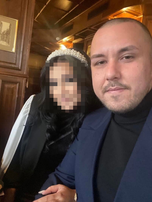 Denisa Soare abia așteptă să-și strângă din nou în brațe soțul foto: Facebook