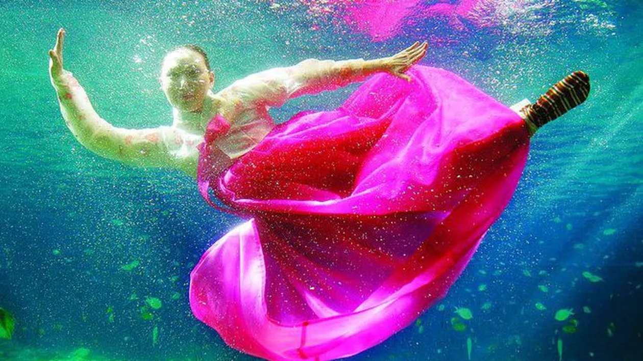 Au prezentat moda sub apa