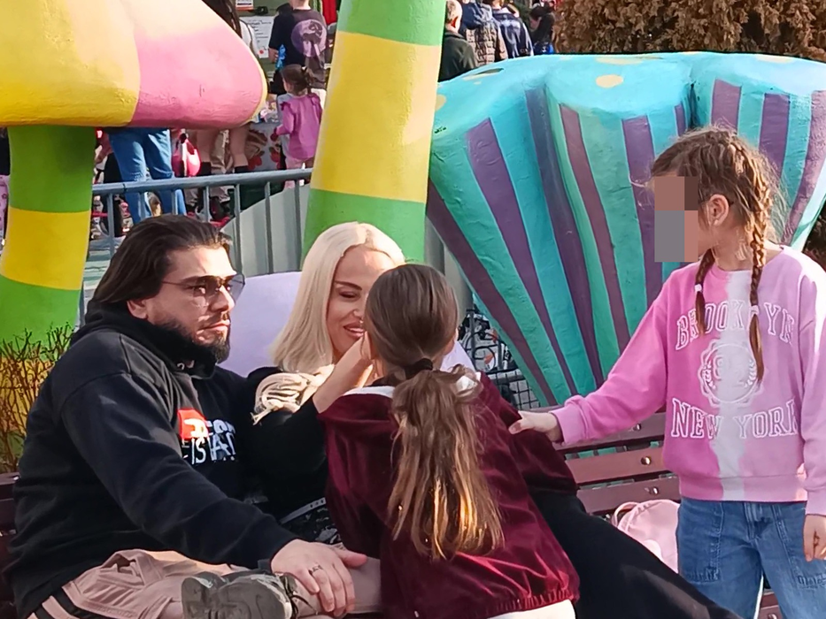 Anda Adam și soțul ei, surprinși în ipostaze cum rar mai vezi, dar… Cine le-a ”tulburat” liniștea